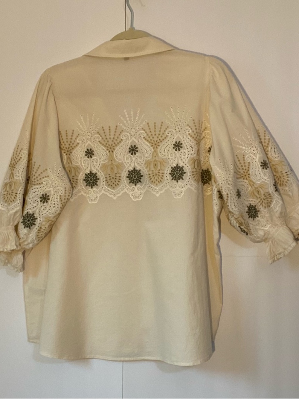 Democracy 1X Cream Colored Embroidered Collared Button-Down Puff Sleeve Blouse - Picture 2 of 10